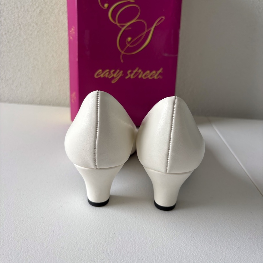 Easy Street Size 8 White Round Toe Pumps Easter Career Office Spring Summer NWIB - Picture 5 of 13